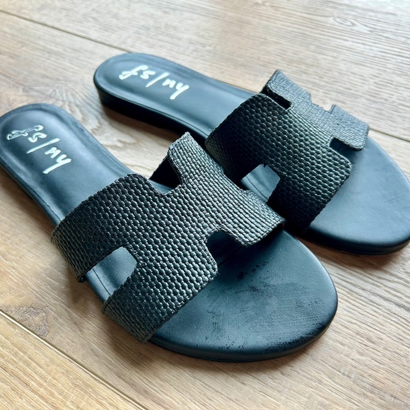 French Sole Alibi Sandler in textured black - Picture 1 of 3